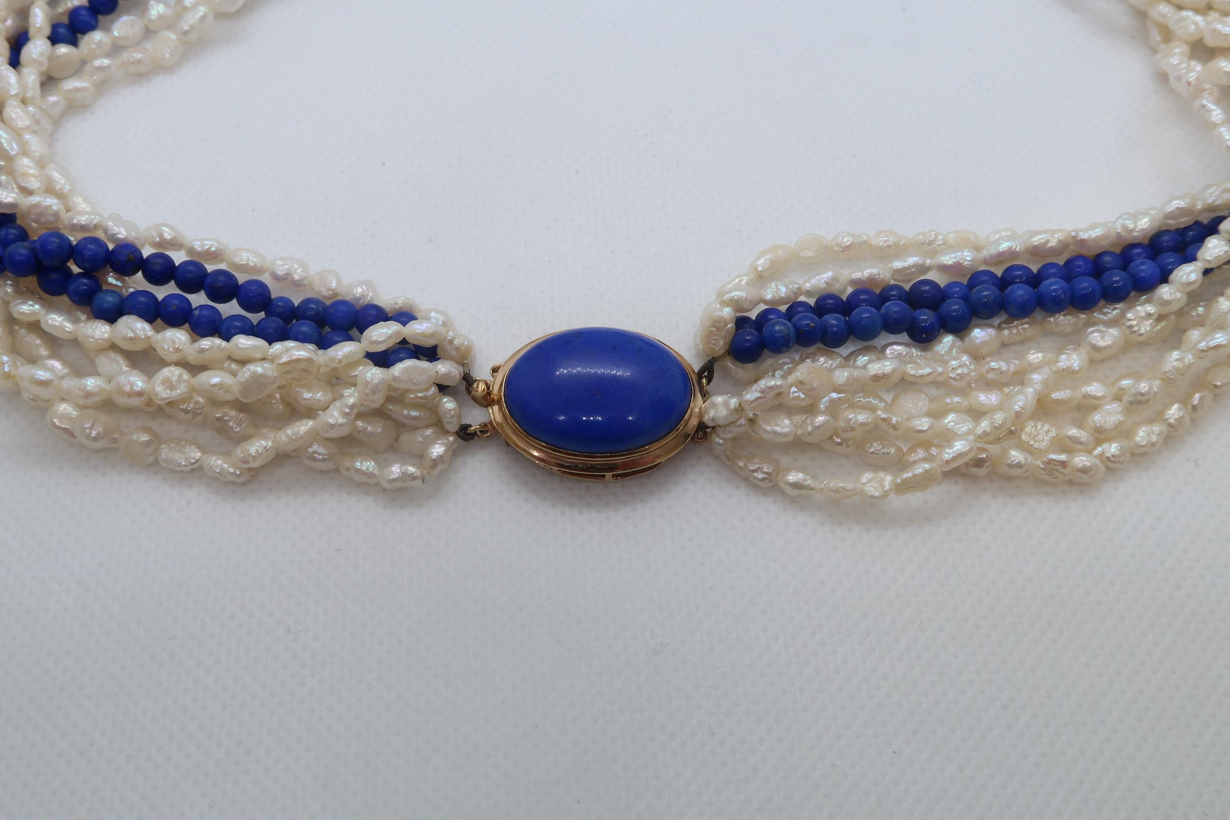 A cultured freshwater pearl and lapis beaded Lapis Lazuli necklace with 9ct gold (hallmarked) oval - Image 2 of 4