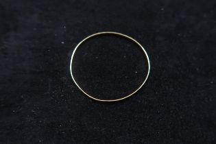 An 18ct yellow gold (hallmarked) bangle - Diameter 6.5cm - approx weight 6.5 grams