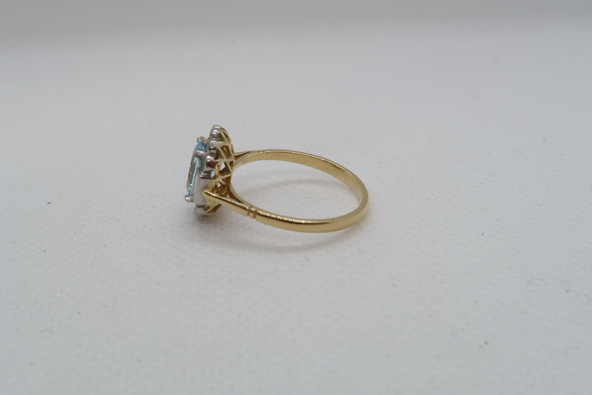 An 18ct yellow gold and platinum Art Deco style aquamarine and diamond ring - diamonds are bright - Image 4 of 4