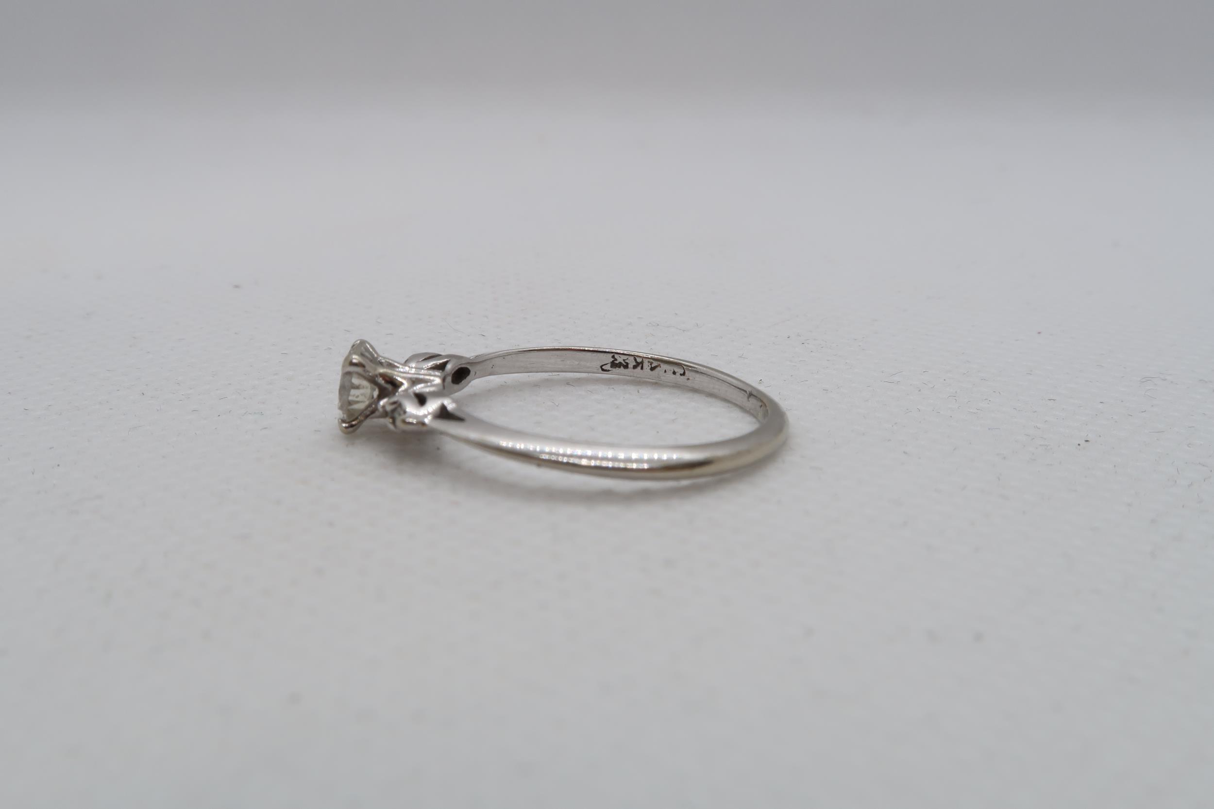 A 14ct white gold diamond ring with diamond shoulders - centre diamond approx 0.5ct - diamonds are - Image 3 of 4