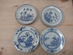Four Chinese blue and white dishes - Diameter 23cm