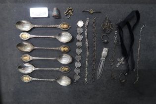 Silver items to include 2ox .999 silver ingot, six Queens of England teaspoons, enamelled thimble