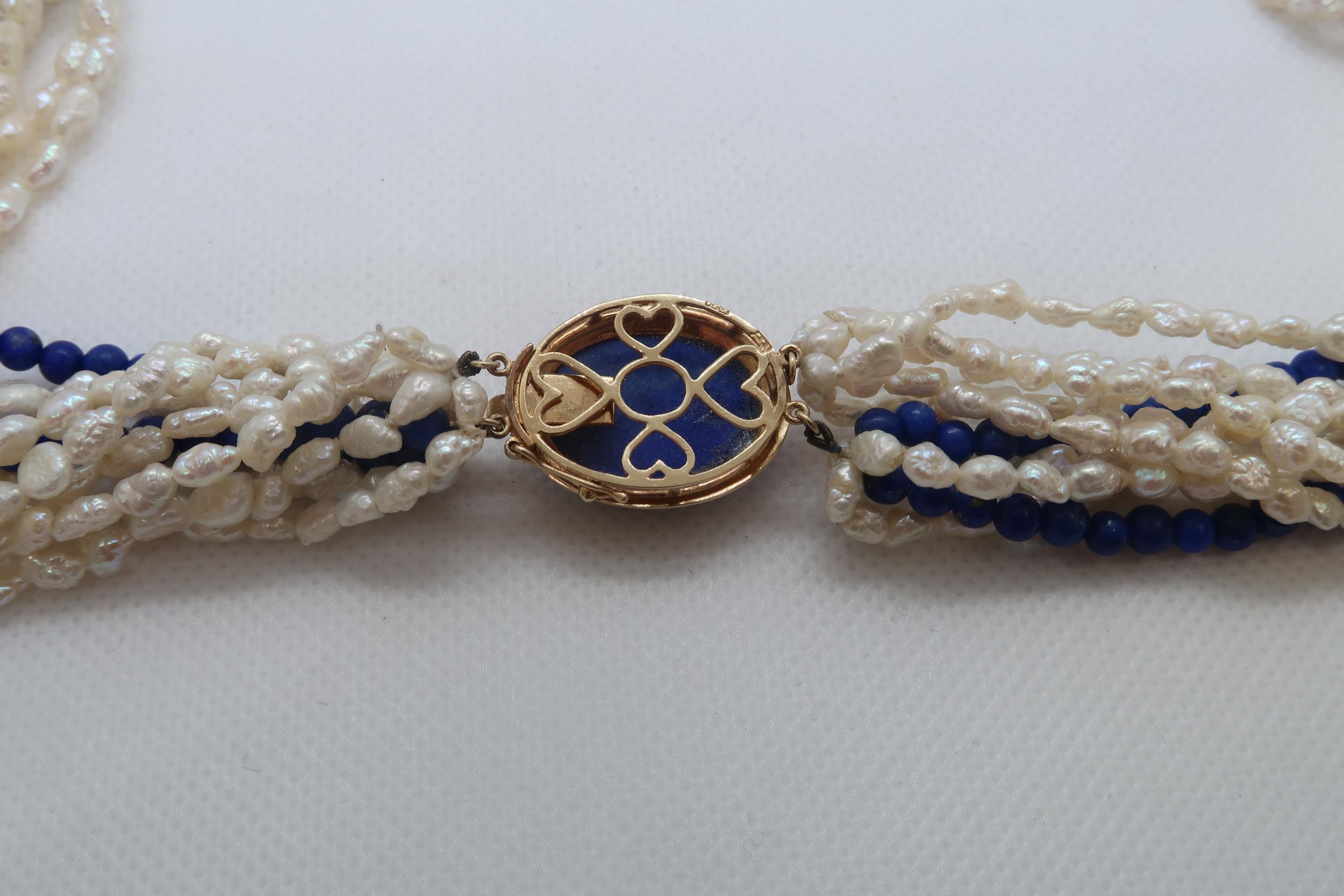 A cultured freshwater pearl and lapis beaded Lapis Lazuli necklace with 9ct gold (hallmarked) oval - Image 3 of 4