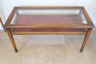 A 20th century display table with a bevelled edged glass hinged top - Width 100cm x Depth 46cm x