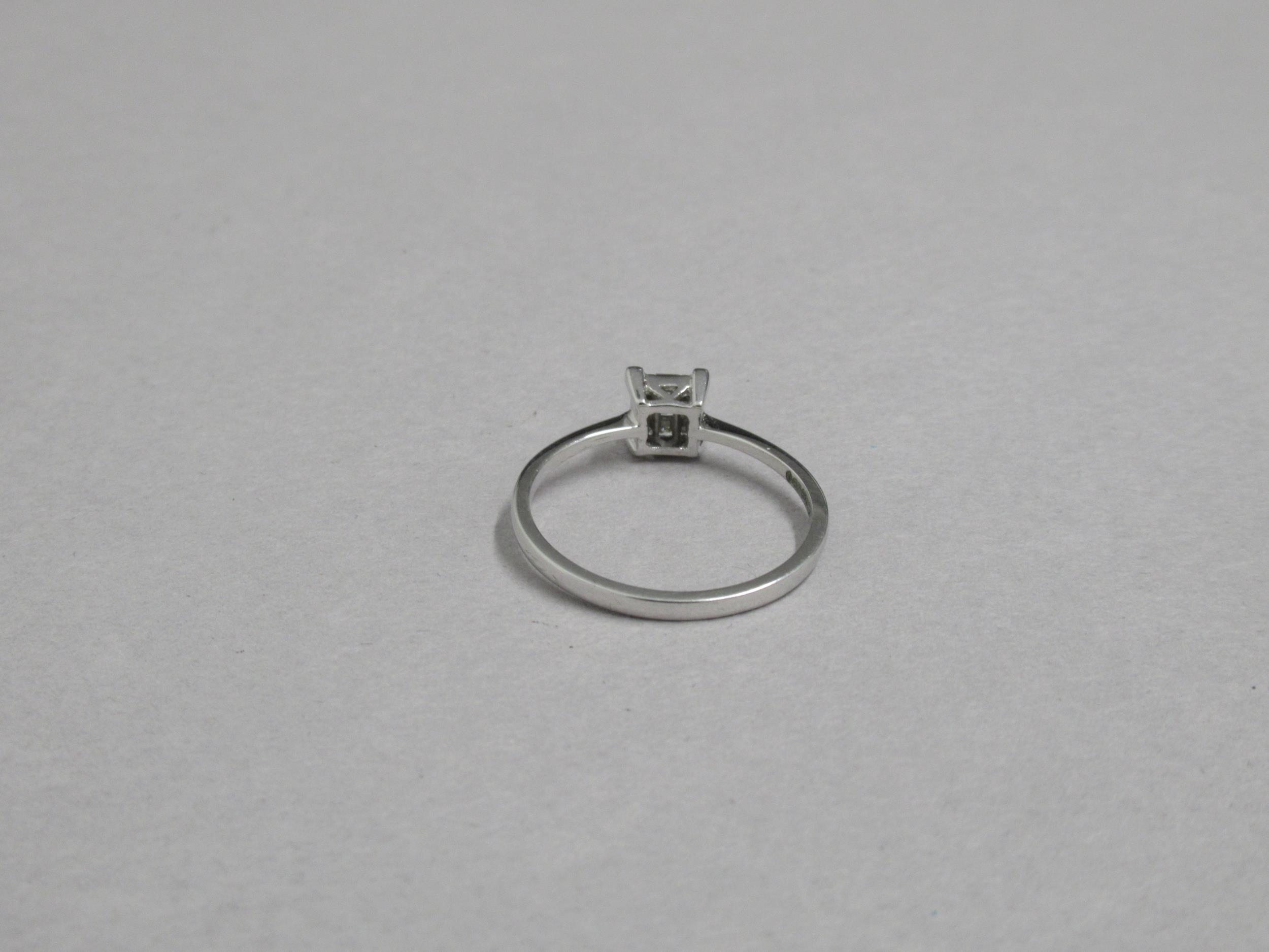 A 9ct white gold Princess cut nine stone diamond ring - head size approx 6mm x 6mm - ring size - Image 3 of 3