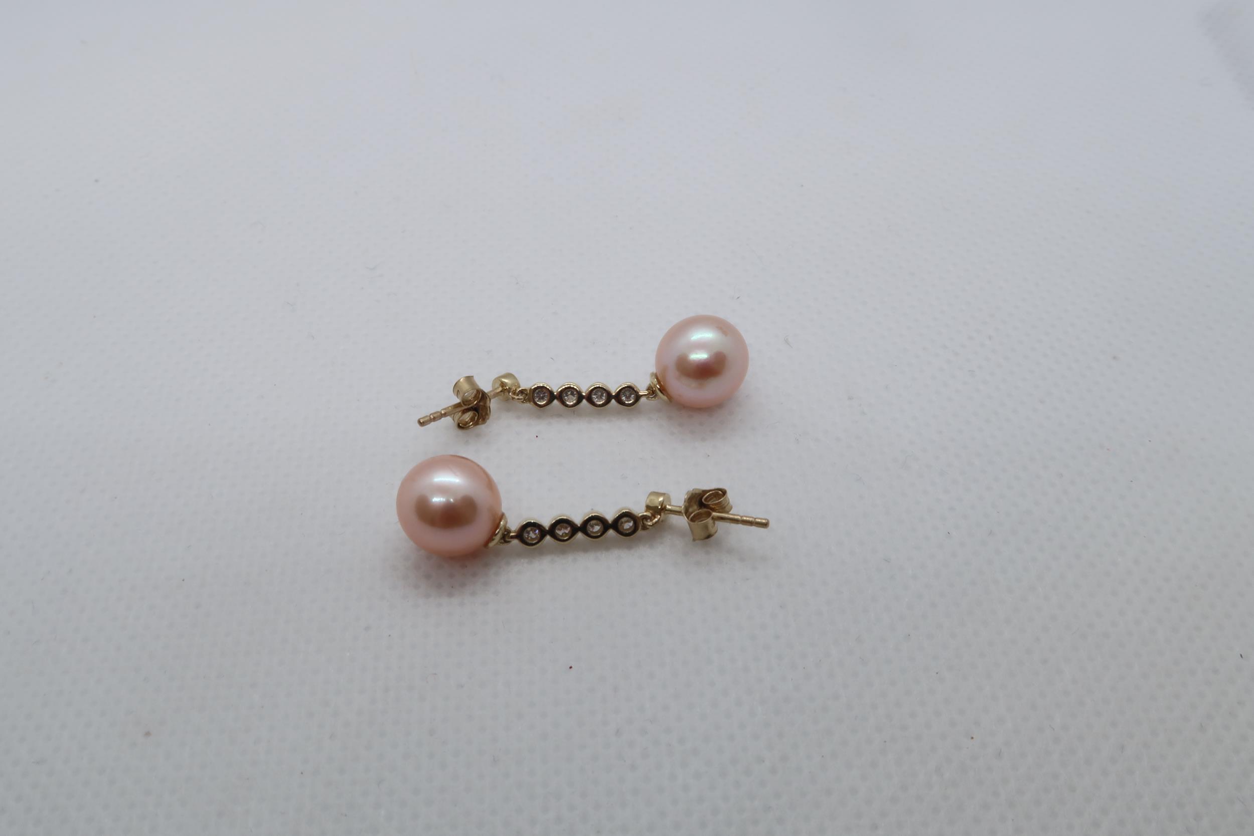 A pair of 9ct yellow gold pink cultured pearl drop earrings with long bales set with diamonds, boxed - Image 2 of 2