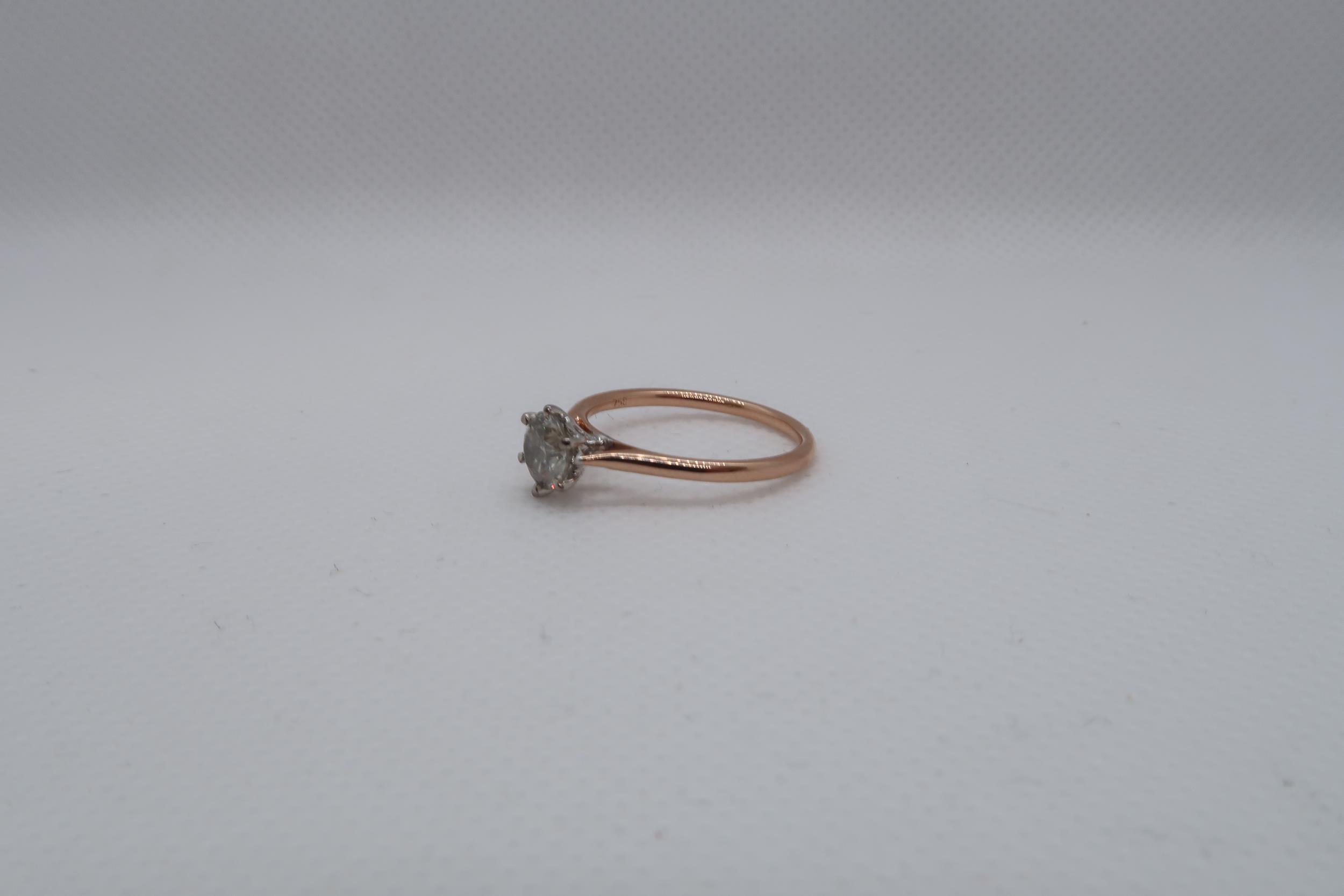 A certificated 18ct white and rose gold round brilliant cut diamond solitaire diamond ring - Diamond - Image 3 of 3