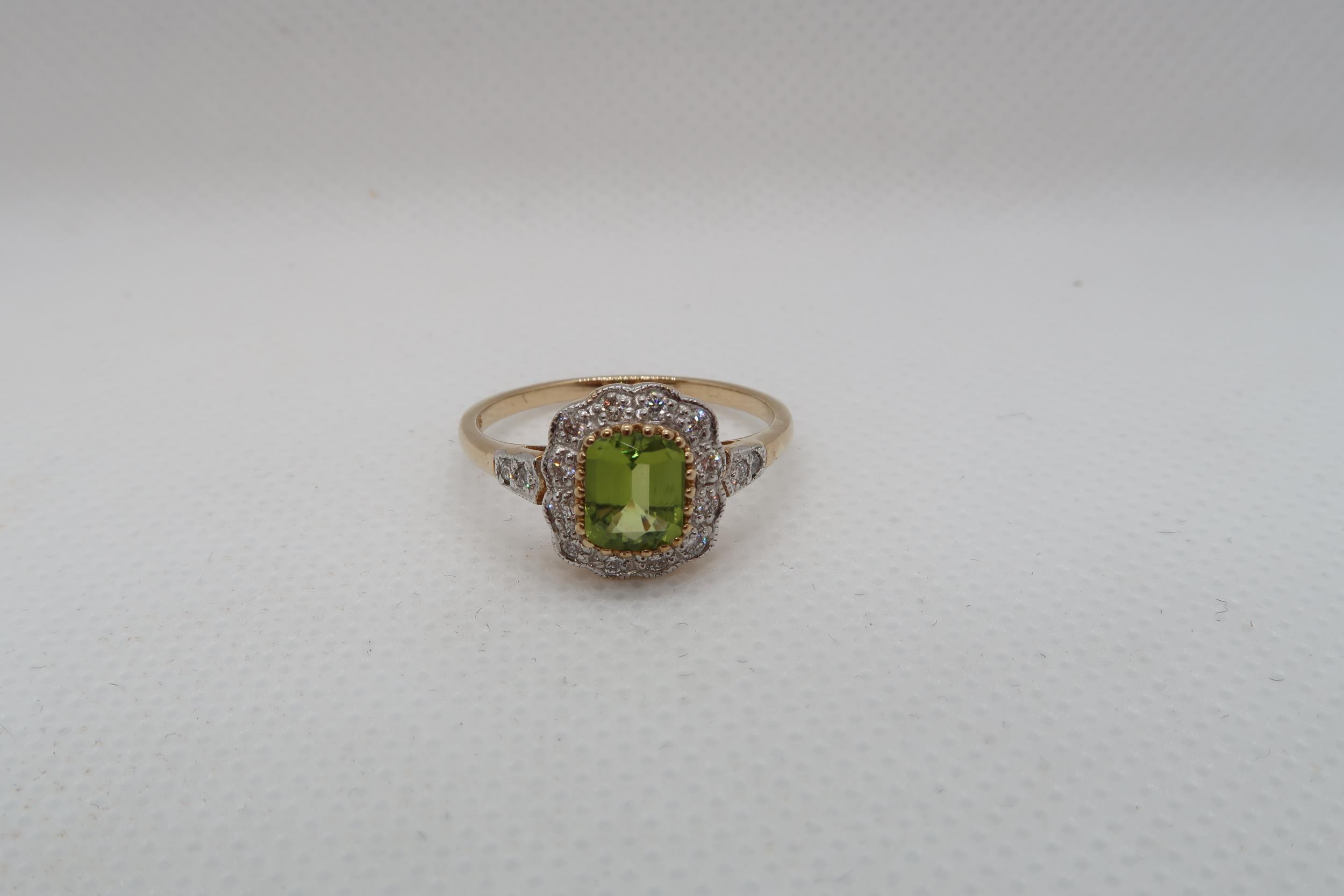 A 9ct yellow gold Peridot and diamond ring with diamond shoulders - head size approx 11mm x 11mm - - Image 4 of 4