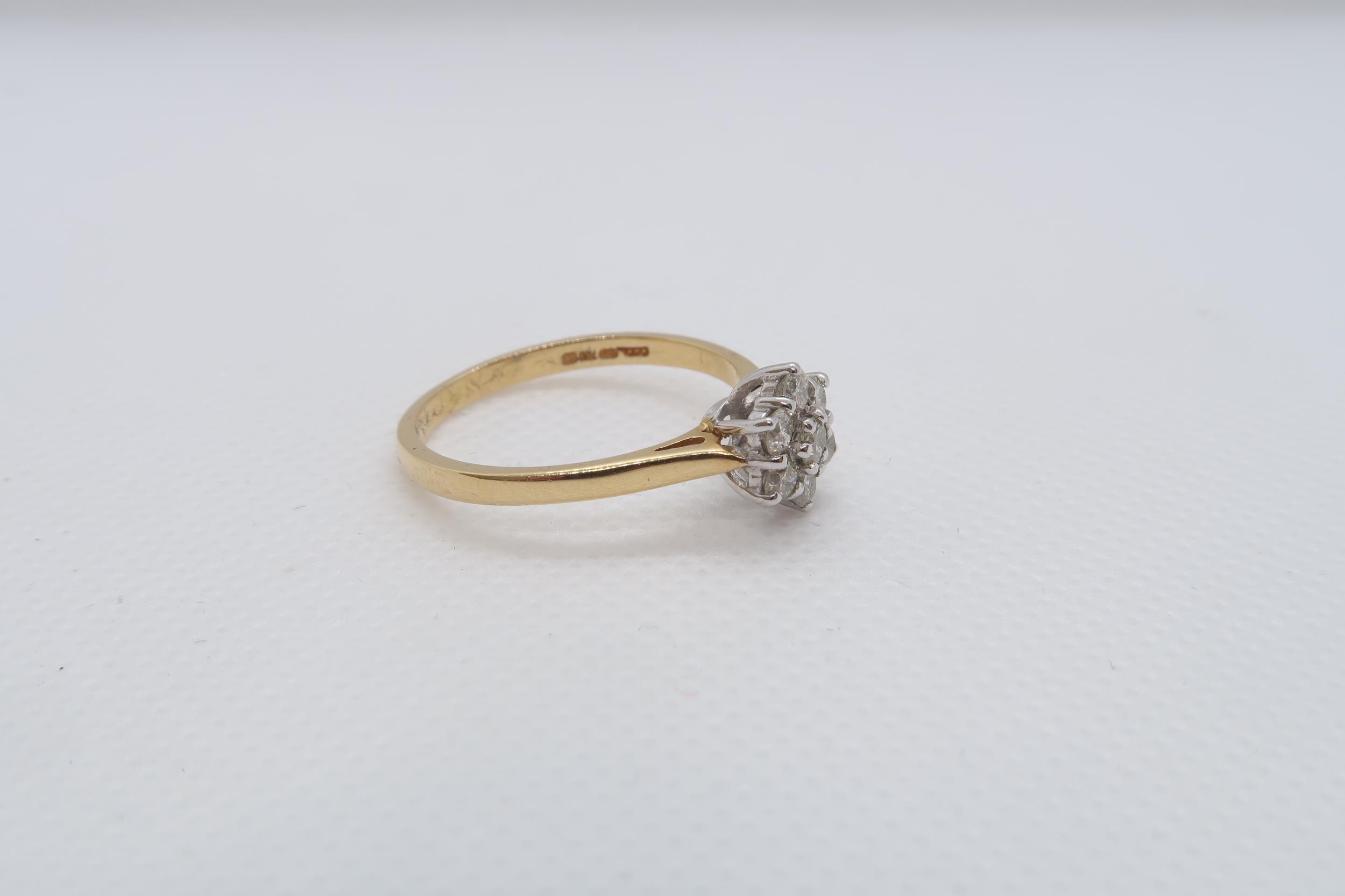 An 18ct yellow gold (hallmarked) and diamond daisy cluster ring size V - approx weight 3.7 grams - Image 2 of 4