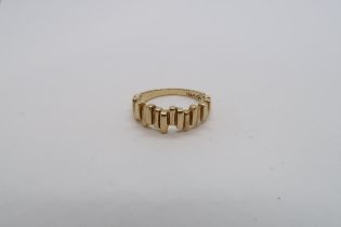 An 18ct yellow gold hallmarked ring, size L, approx 4.1 grams