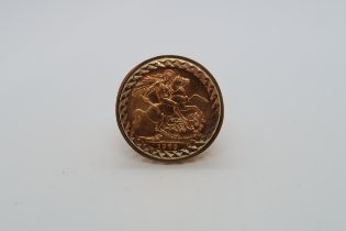 A 1979 gold sovereign ring in 9ct (hallmarked) yellow gold - approx weight 12.6 grams