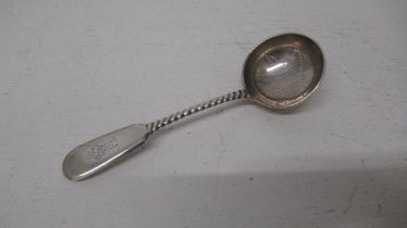 A silver tea strainer - good overall condition - clear hallmarks - 15cm - approx weight 1 troy oz