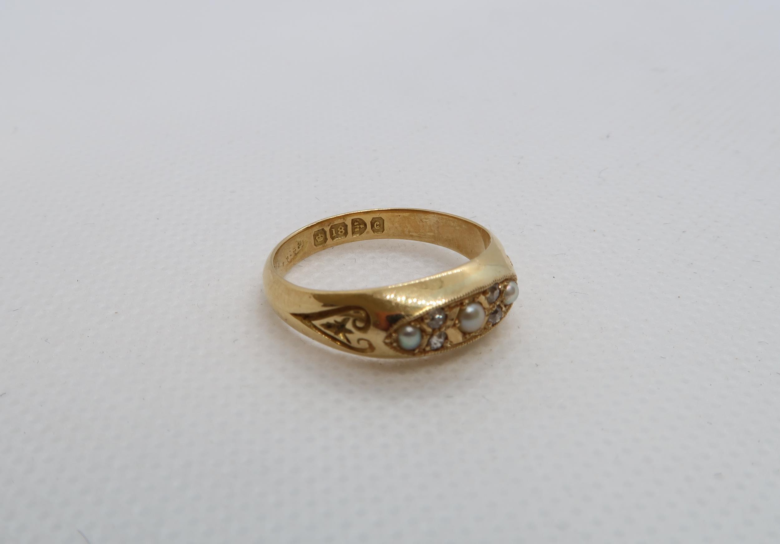 An 18ct (hallmarked) yellow gold ring with pearls and diamond accent - ring size N/O - weight approx - Image 2 of 3