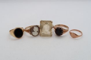 Five 9ct gold rings, various