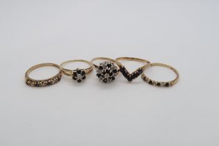Five 9ct (hallmarked) yellow gold rings, various - approx weight 7.4 grams