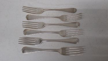 A set of six George III silver forks Thomas Wilkes Barker, London 1818-19 - 20cm - approx weight
