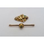 A 9ct (hallmarked) yellow gold bar brooch with emerald and matching pendant - pendant approx 3cm,