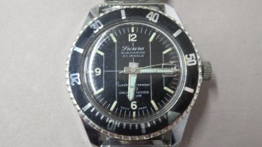 SICURA. Submarine. 1960's divers watch 23 jewel. Manual. Black dial and date at 3. 36mm. Working