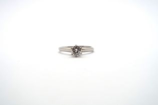 A good quality platinum Tiffany style diamond ring - diamond weight 0.46ct stamped to the inside