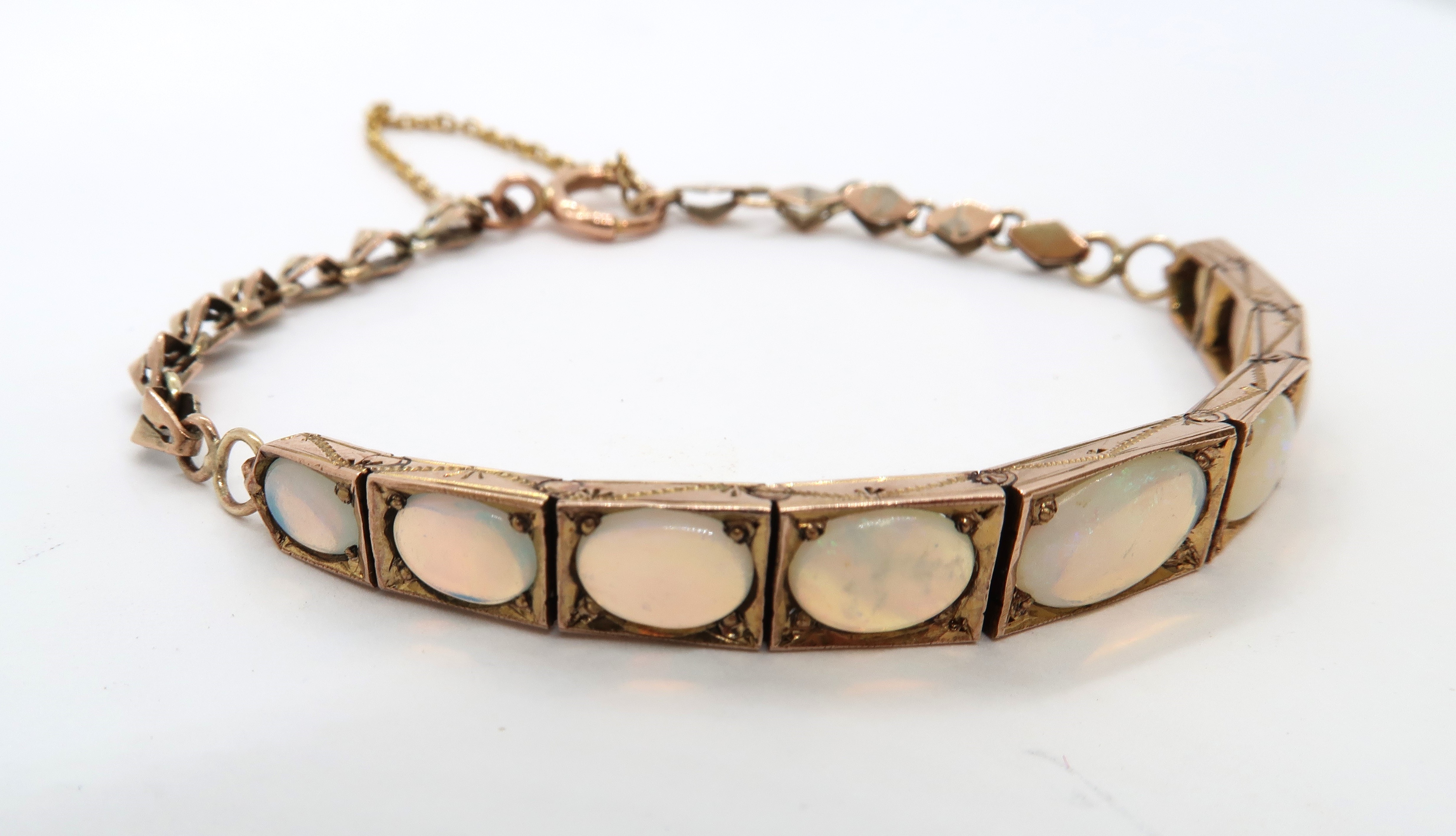 A 9ct yellow gold and opal articulated bracelet with nine graduated opals - 7.1 grams - Image 2 of 4