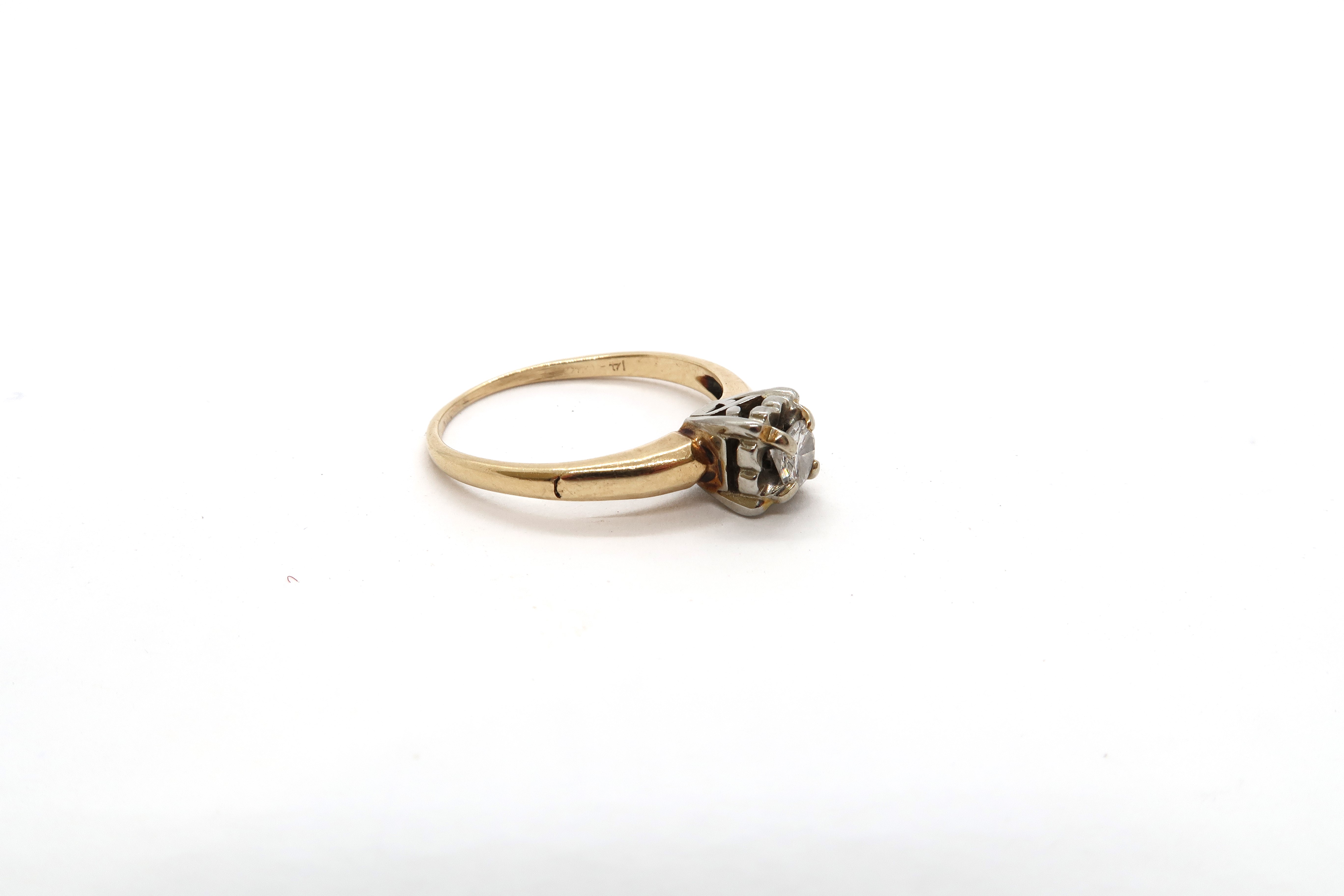 An illusion set 14ct yellow gold and diamond solitaire ring with chip - ring size M - 1.9 grams - Image 2 of 3