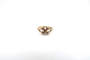 A 9ct hallmarked yellow gold pearl ring, size P, approx 1.9 grams