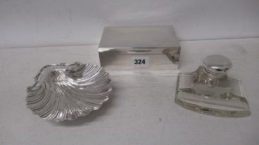 An Edwardian silver scalloped dish Thomas Latham & Ernest Morton, Chester 1904, 13cm tall, approx