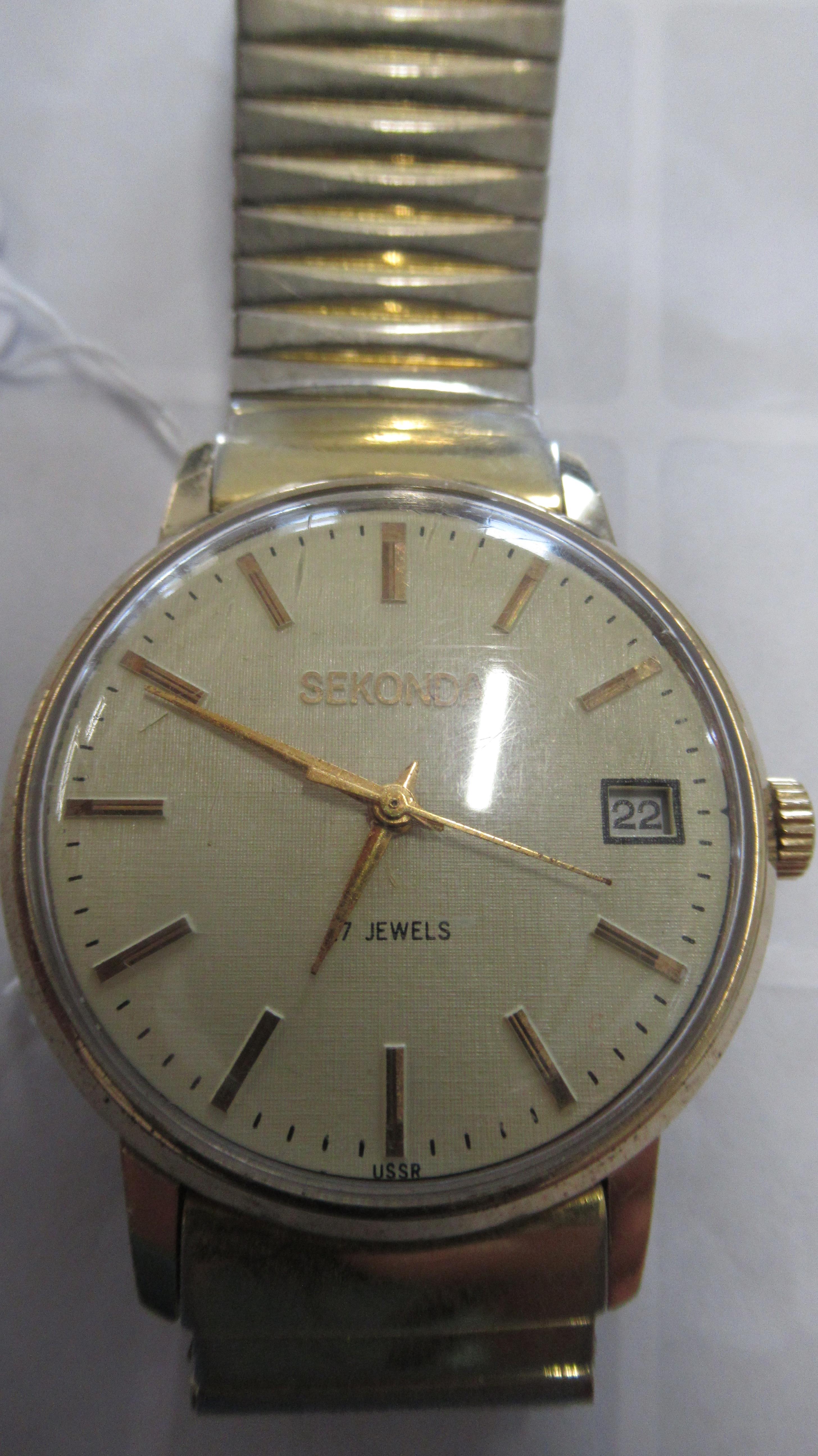 A gents Sekonda auto with date on gold metal bracelet - working in the saleroom - case size 33mm