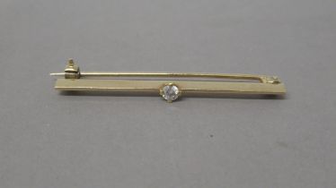 A 9ct (hallmarked) yellow gold and diamond bar brooch - 4cm - 2.2 grams