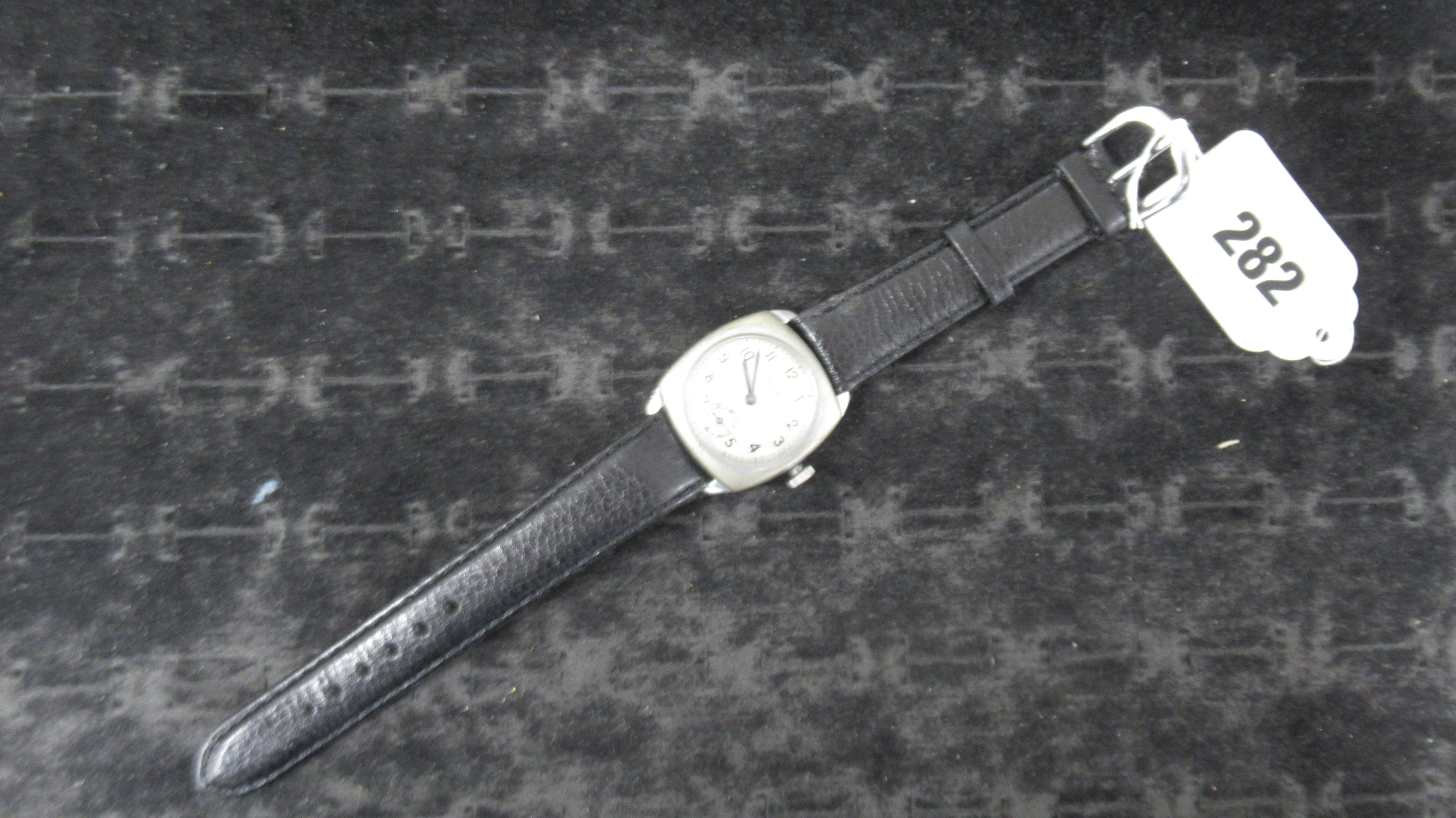 An Oris Gents watch, ticks but stops, on a leather strap - Image 3 of 3