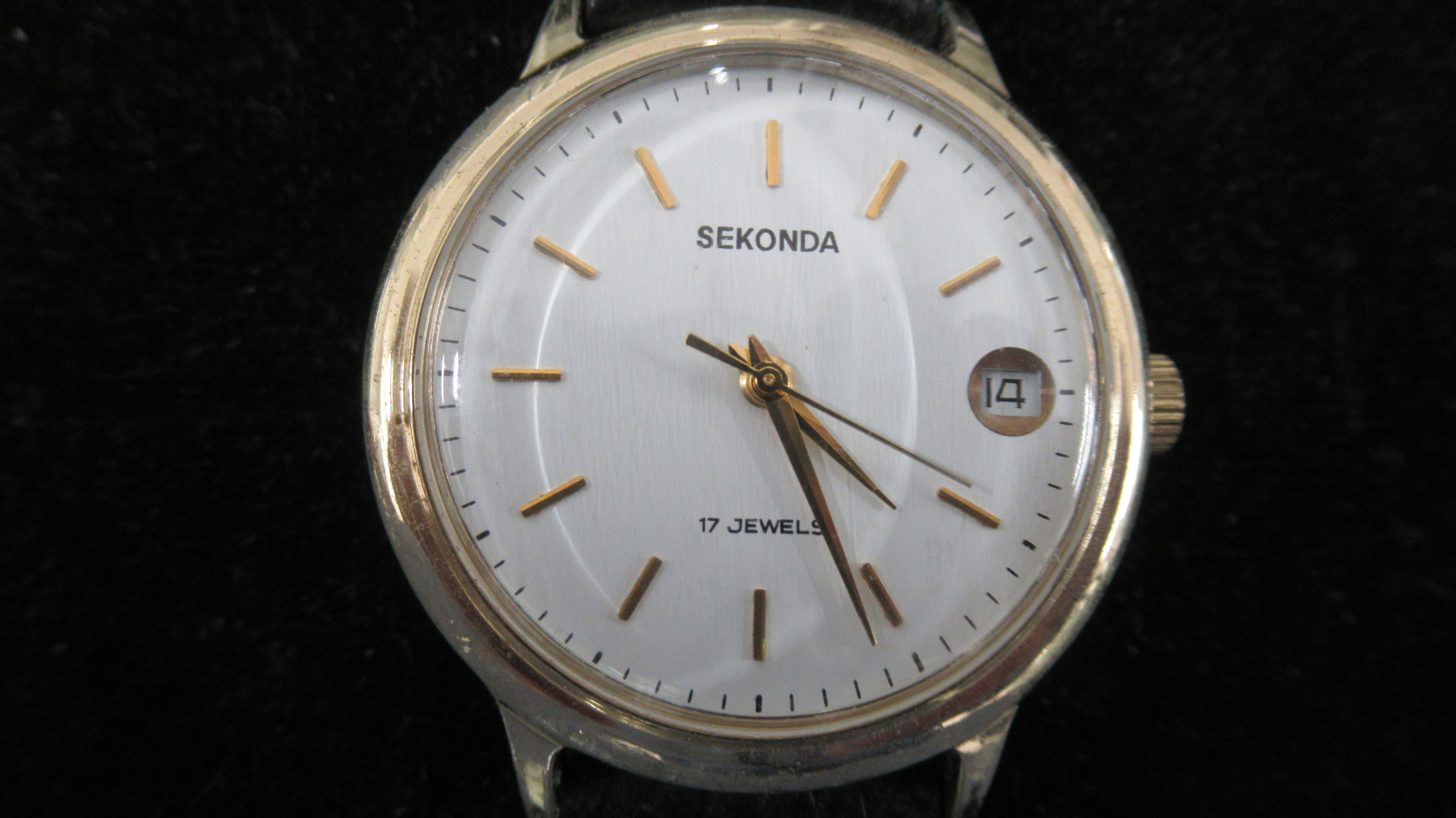 A Sekonda gents wristwatch on a leather strap, working in saleroom