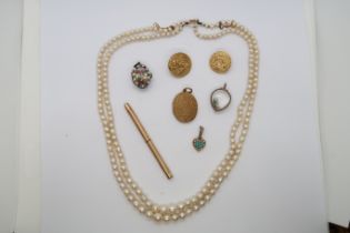 A mixed lot with a gold heart pendant with turquoise and seed pearls, three lockets of which 1