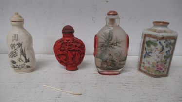 Three Chinese snuff bottles and a hexagonal pot - Height 6cm