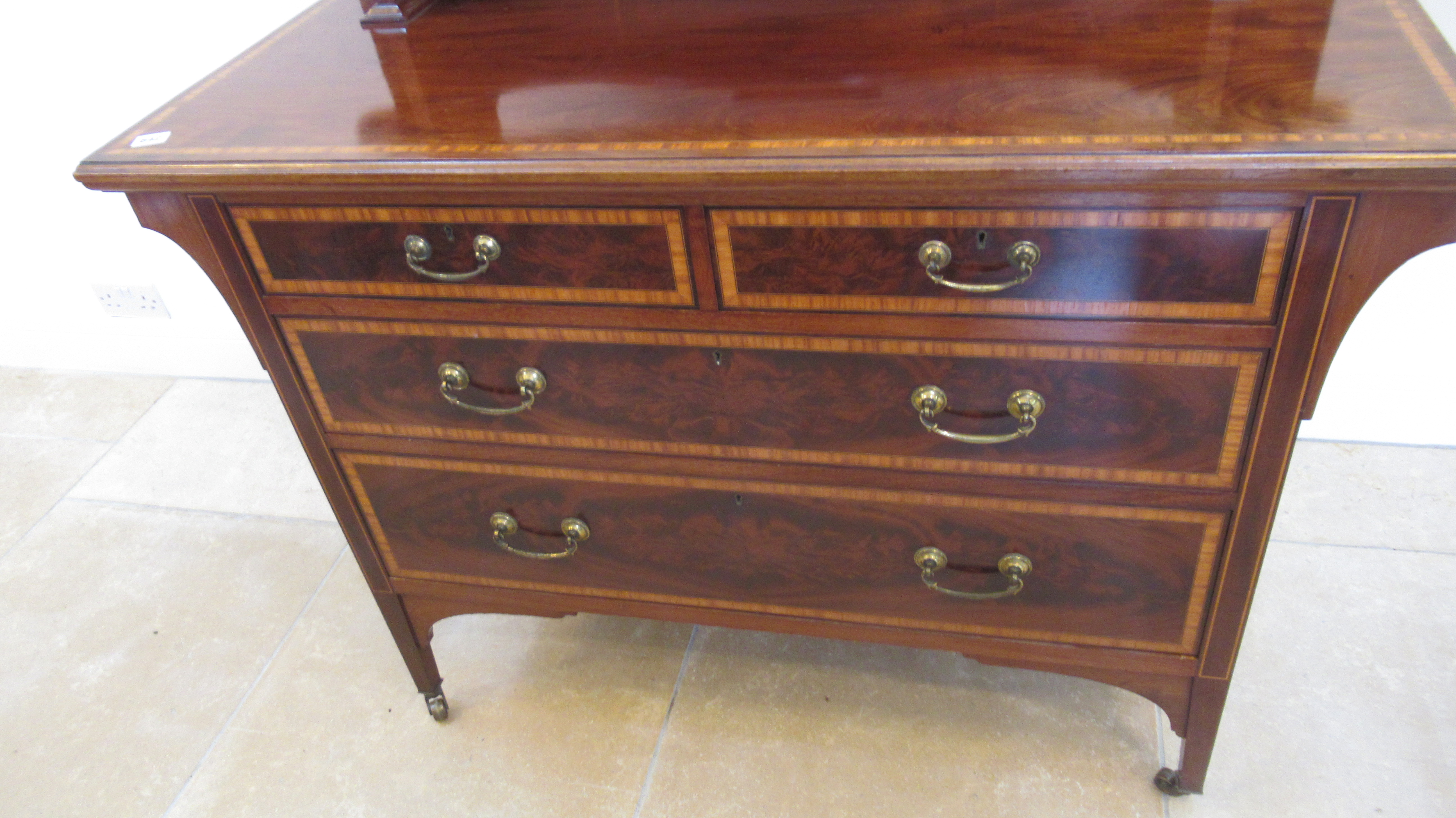 A good quality Edwardian mahogany and crossbanded dressing chest - in very good condition - 115cm - Image 2 of 2