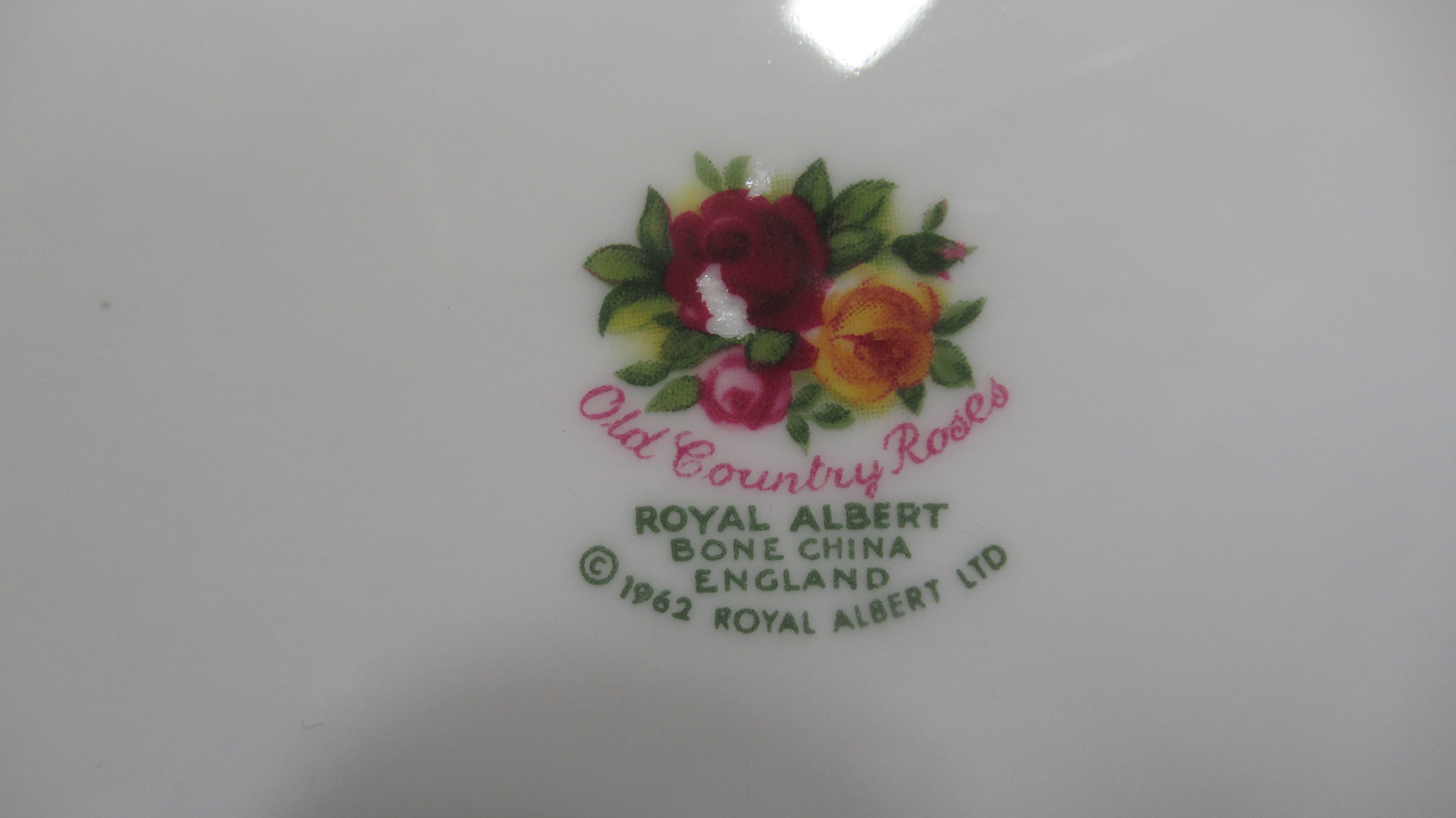 An extensive collection of Royal Albert Old Country Roses tableware including tureens - please see - Bild 4 aus 5