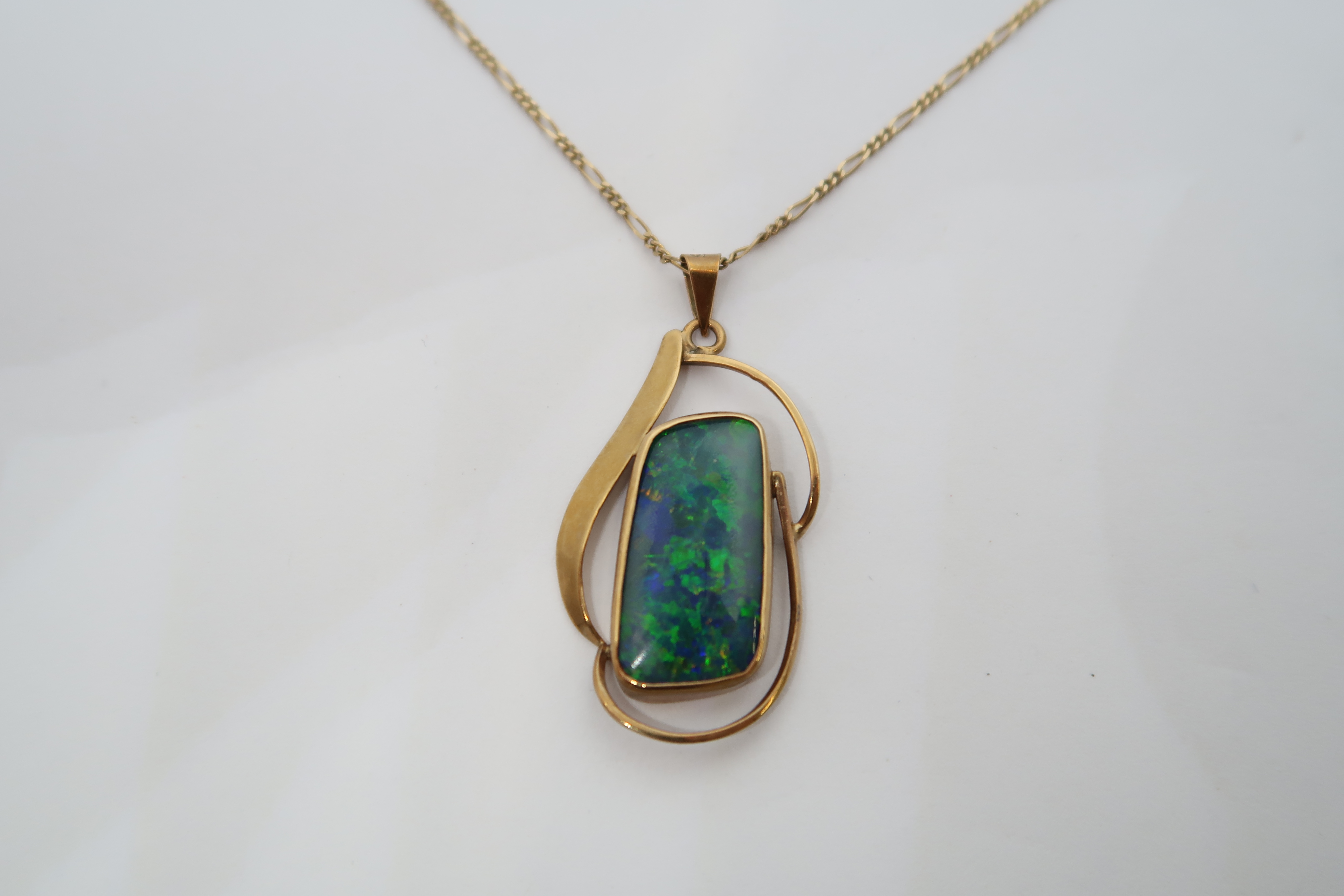 A 9ct (hallmarked) yellow gold opal doublet pendant - 4cm - 3.6 grams - on 9ct (hallmarked) yellow