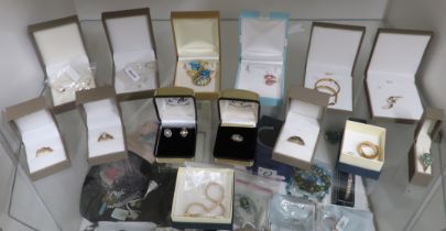 Modern 9ct jewellery, rings, earrings etc. total weight approx 52 grams