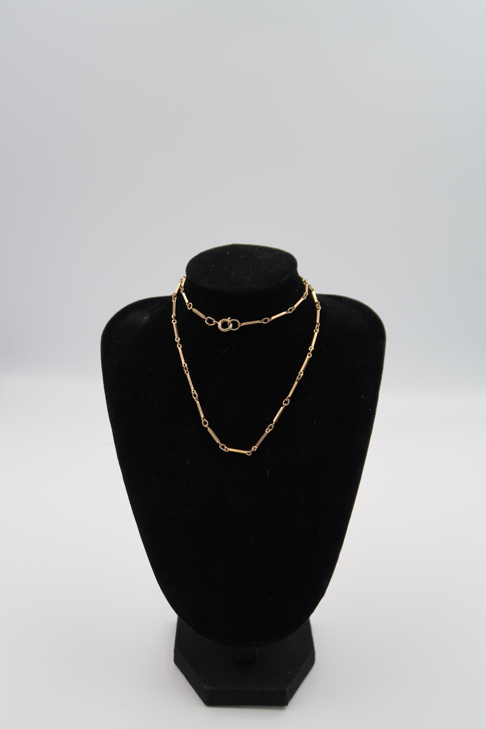 Four 9ct gold necklaces and a bracelet, total weight 15 grams - Image 2 of 5