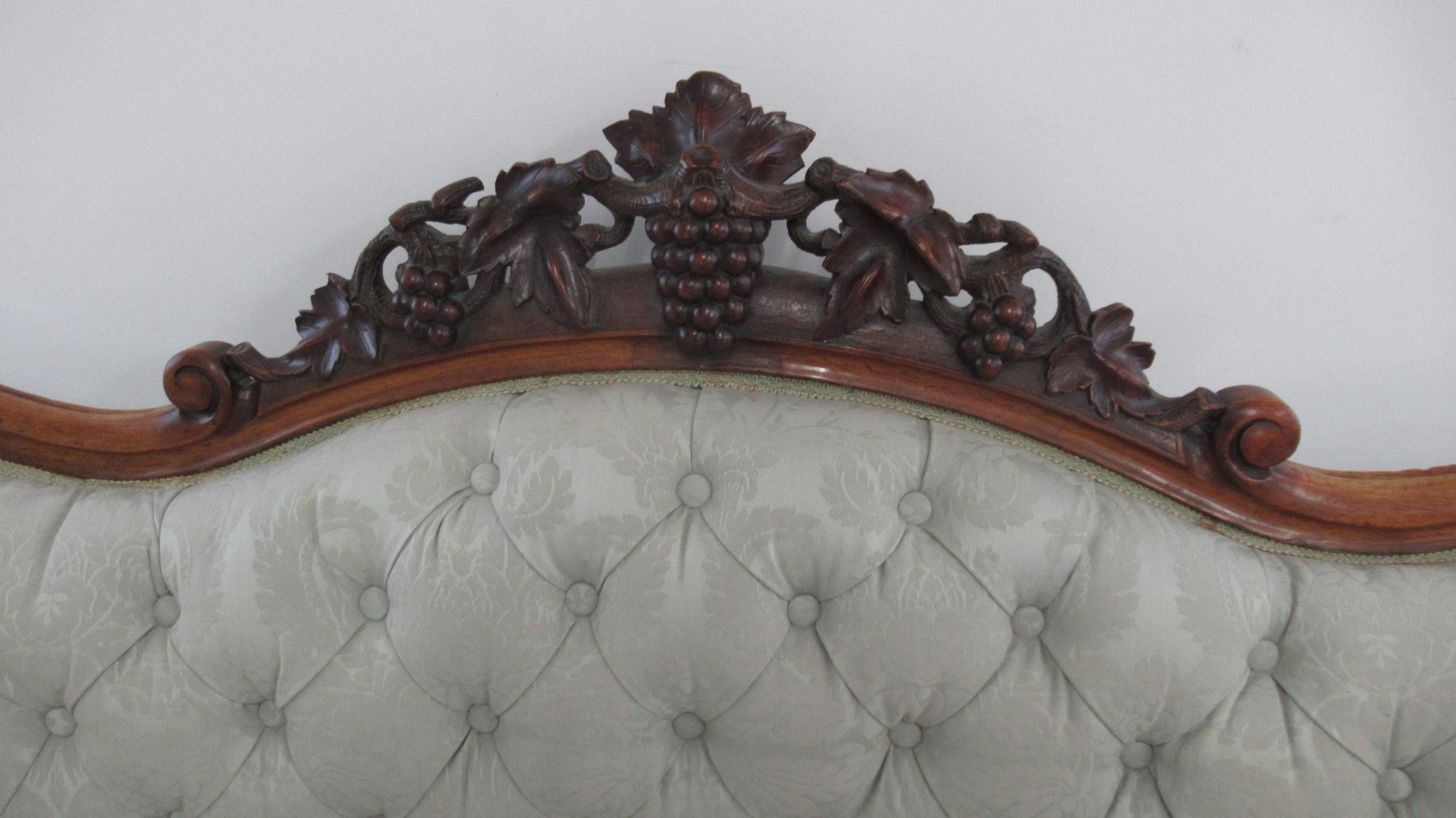 A 19thc walnut continental framed settee with a buttoned back, nicely upholstered and in good - Image 2 of 3