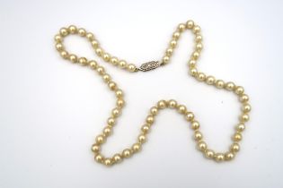 A simulated pearl necklace, approx 50cm long, with 9ct gold clasp