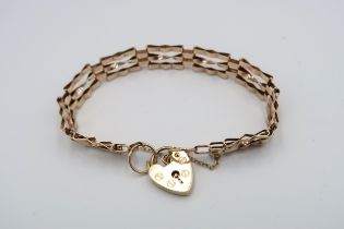 A 9ct gold articulated gold bracelet with heart lock - approx weight 7.5 grams