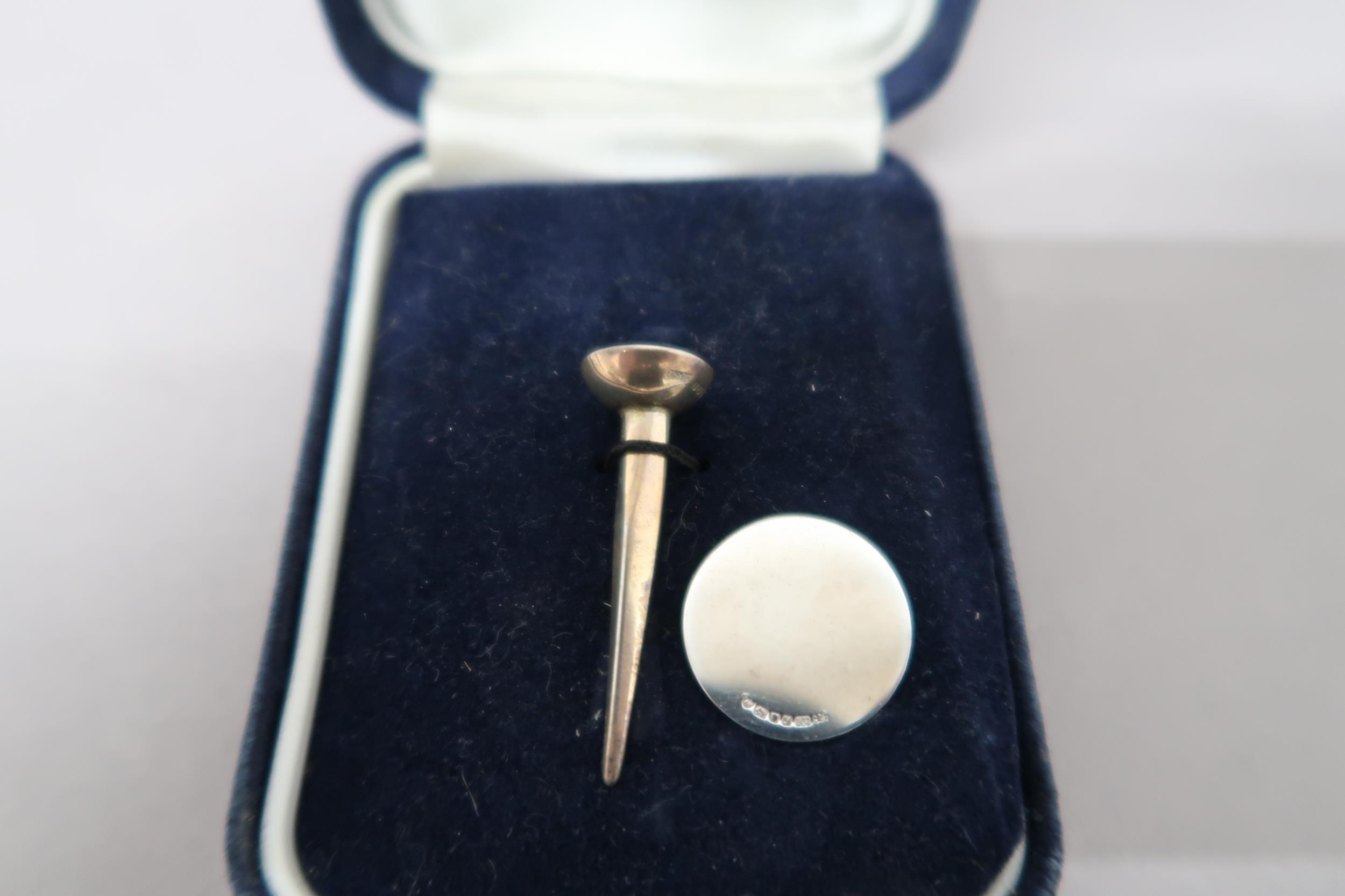 A silver golf tee and ball marker, cased - Image 2 of 2