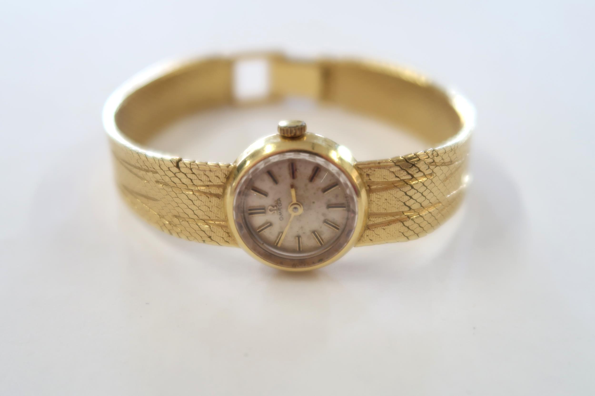 A ladies Omega wristwatch with an 18ct gold strap - approx weight 37.9 grams - Image 4 of 4
