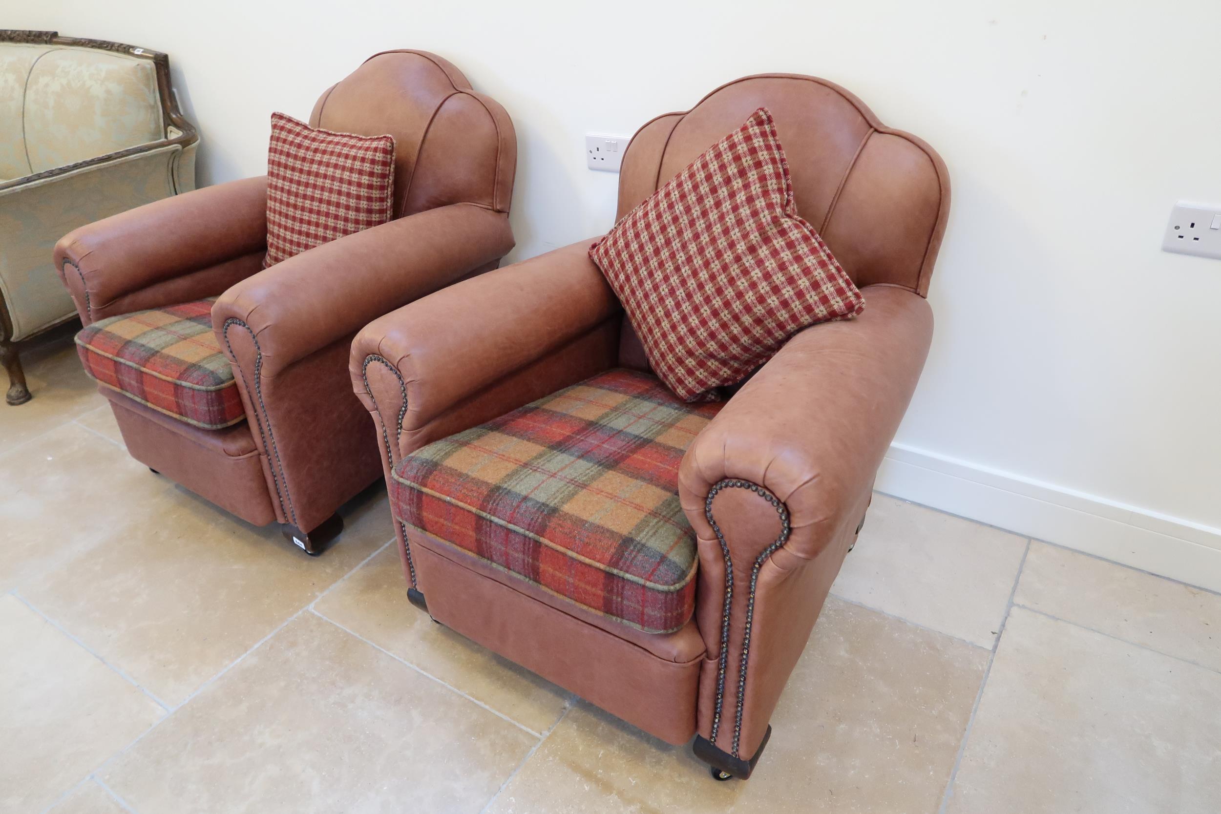 A pair of 1920s Art Deco armchairs recently recovered in leather and in nice condition - Bild 2 aus 2
