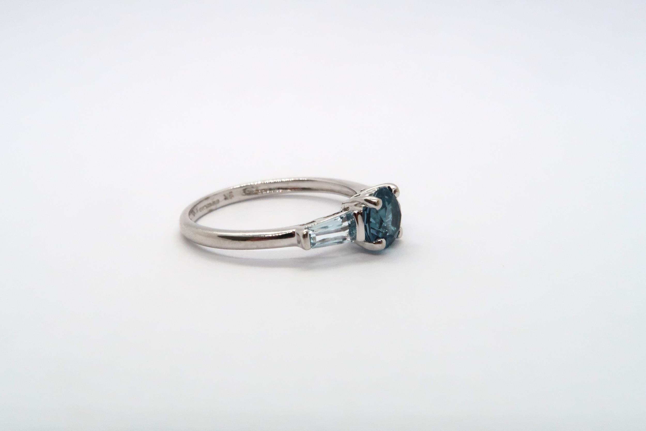 A 9ct white gold blue topaz and aquamarine ring, head size approx 15mm x 6mm, size O/P - Image 2 of 3