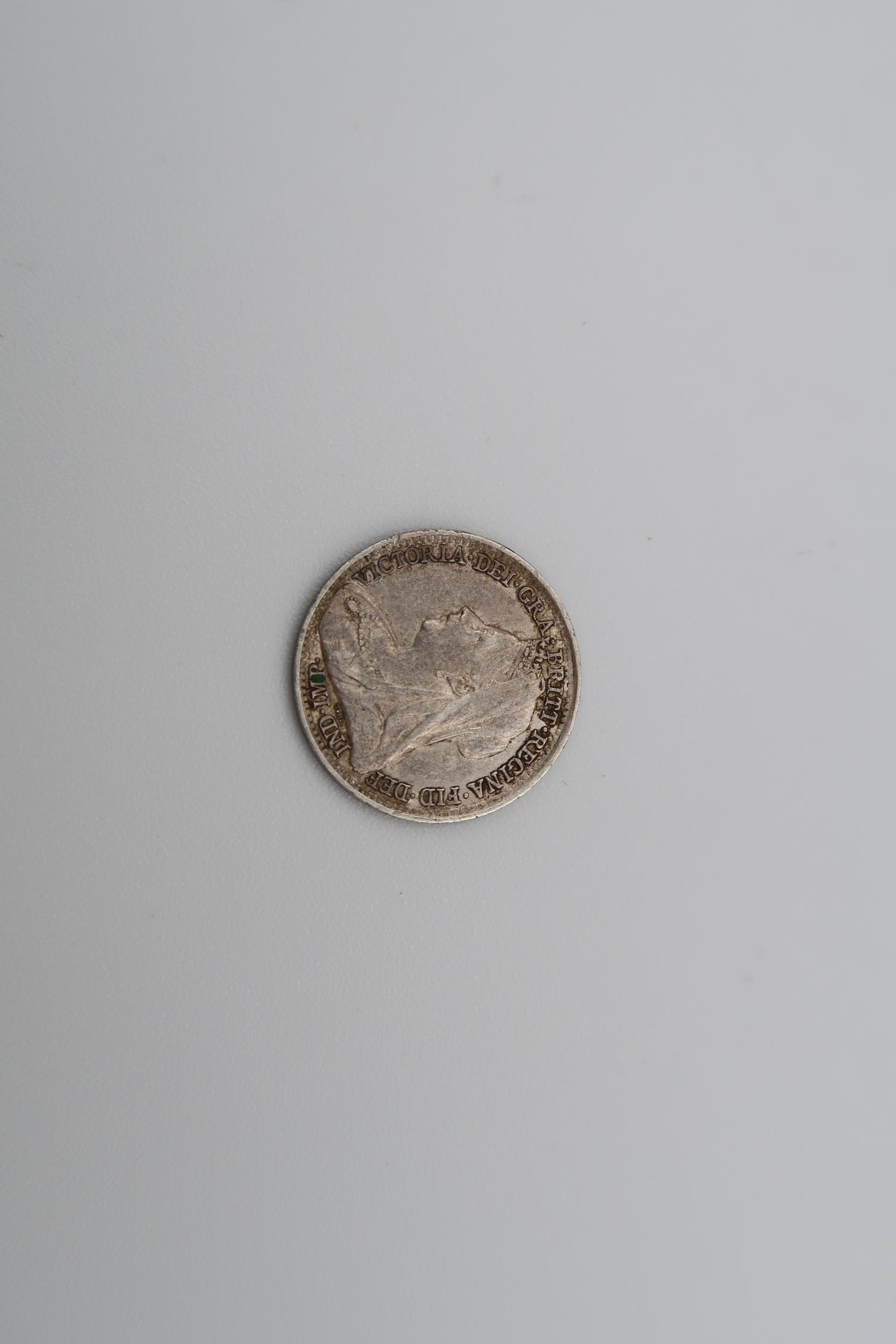 An 1890 Crown and other British coinage - Bild 8 aus 9