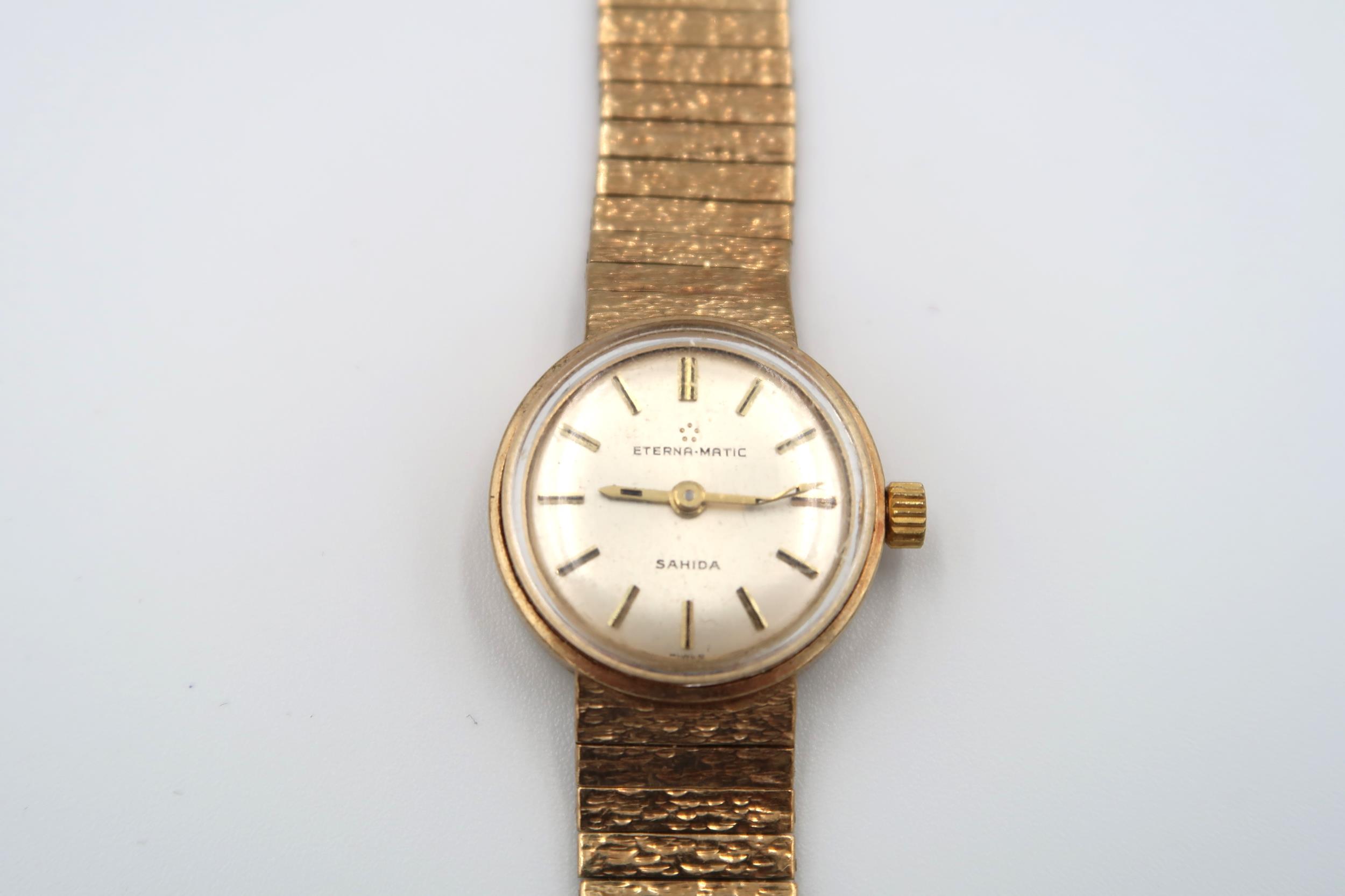 A 9ct gold Eterna-Matic Sahida wrist watch with bark effect articulated bracelet. Weight 31.67 - Bild 2 aus 3