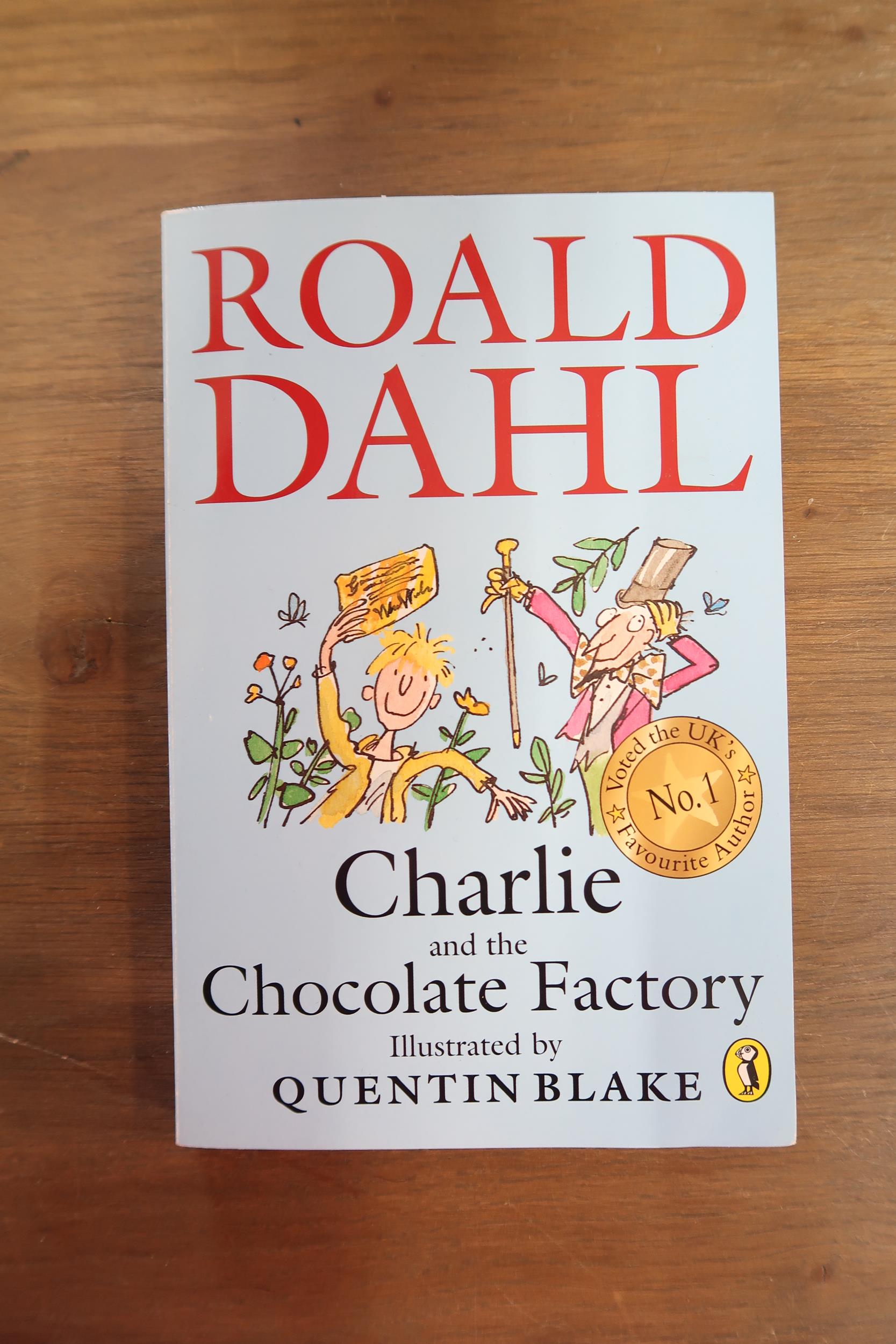 A Roald Dahl Charlie and the Chocolate Factory book - The inner page with a drawing signed by - Bild 2 aus 5