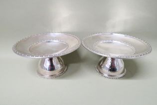 A pair of tazza's - Sheffield 1906, maker H.W - approx weight 7.6 troy oz