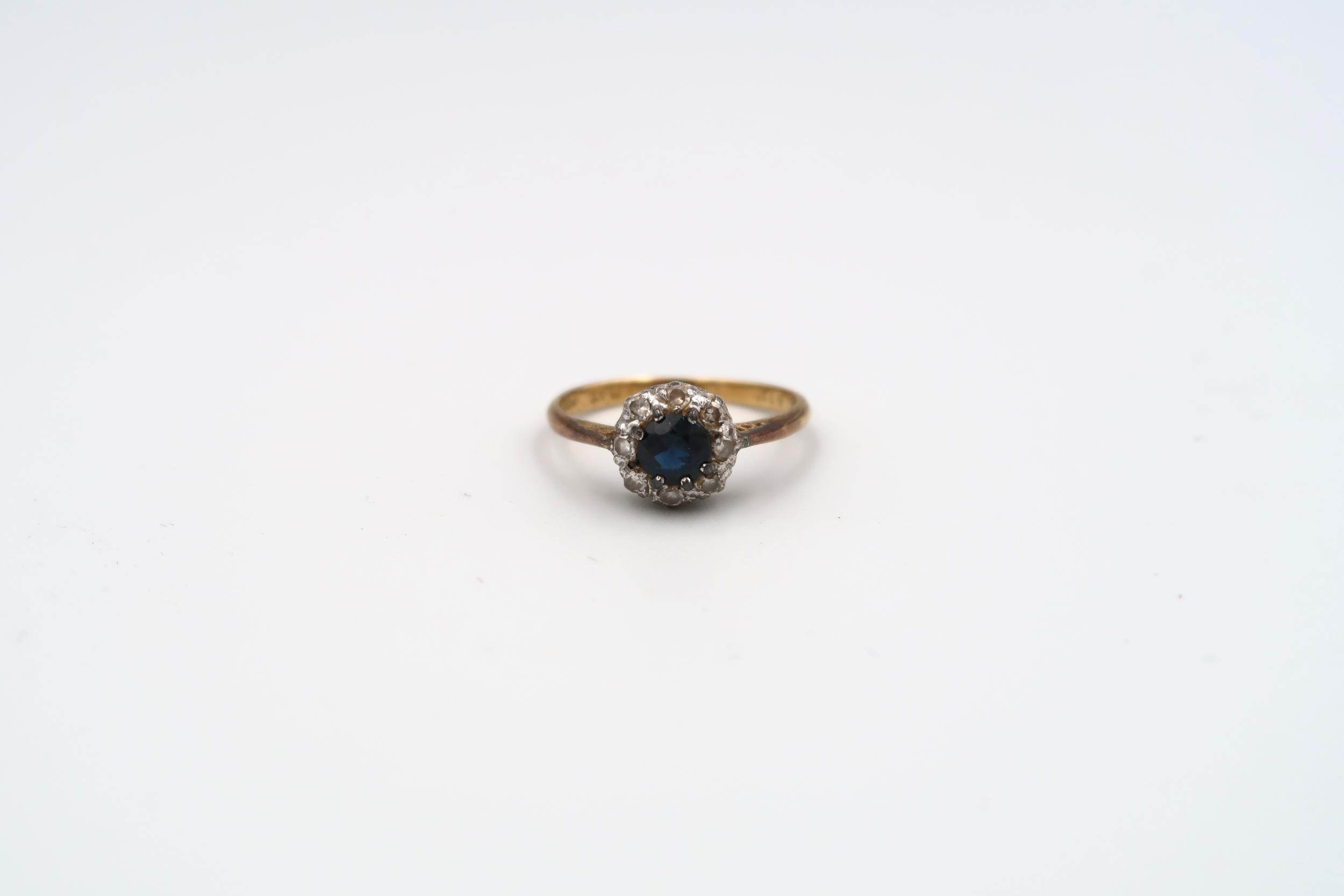 An old cut diamond daisy cluster ring with a diamond to each shoulder. Estimated total weight 0. - Image 5 of 7